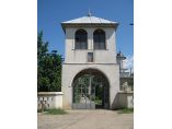 Poarta de intrare n curtea bisericii - Biserica Aroneanu #2