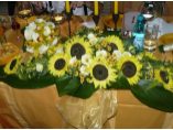 Aranjament masa miri - tema nuntii floarea soarelui - In & Out Casa De Achizitii #3