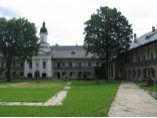 Biserica Sf. Gheorghe, incorporata in zidul de incinta (vedere din curtea manastirii) - Manastirea Neamt #2
