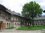 Curtea interioara a manastirii - Manastirea Neamt #6